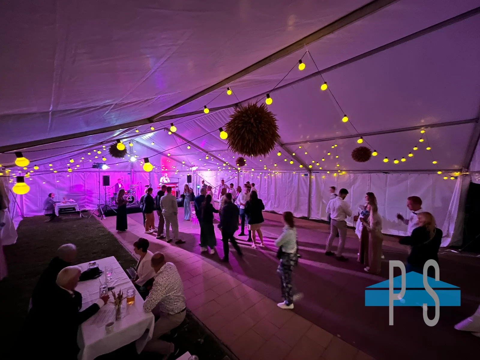 Realizace párty stanu